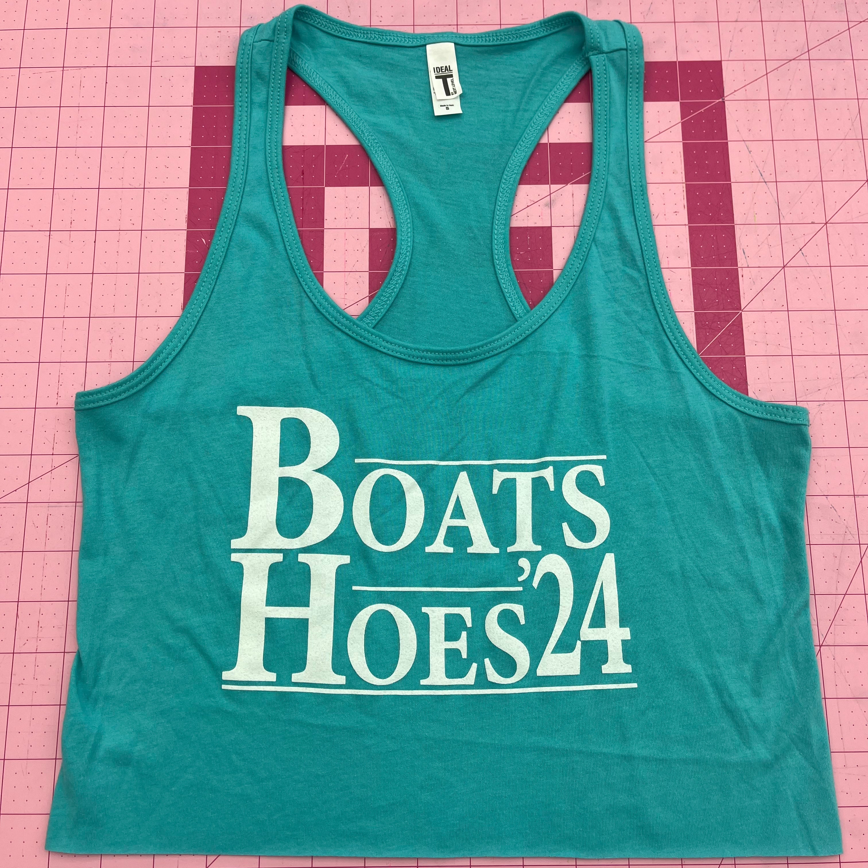 Boats Hoes24 Crop Tank