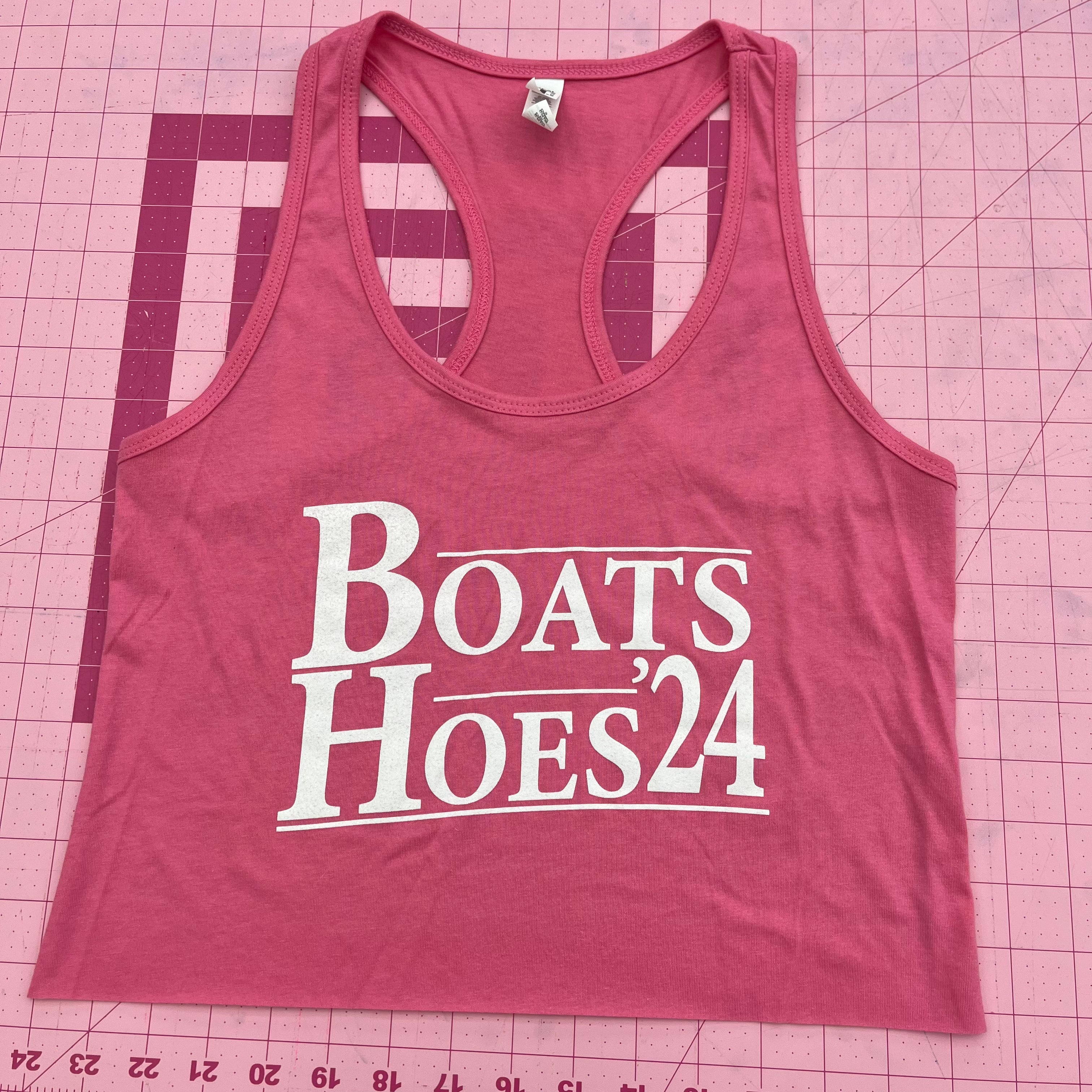 Boats Hoes24 Crop Tank